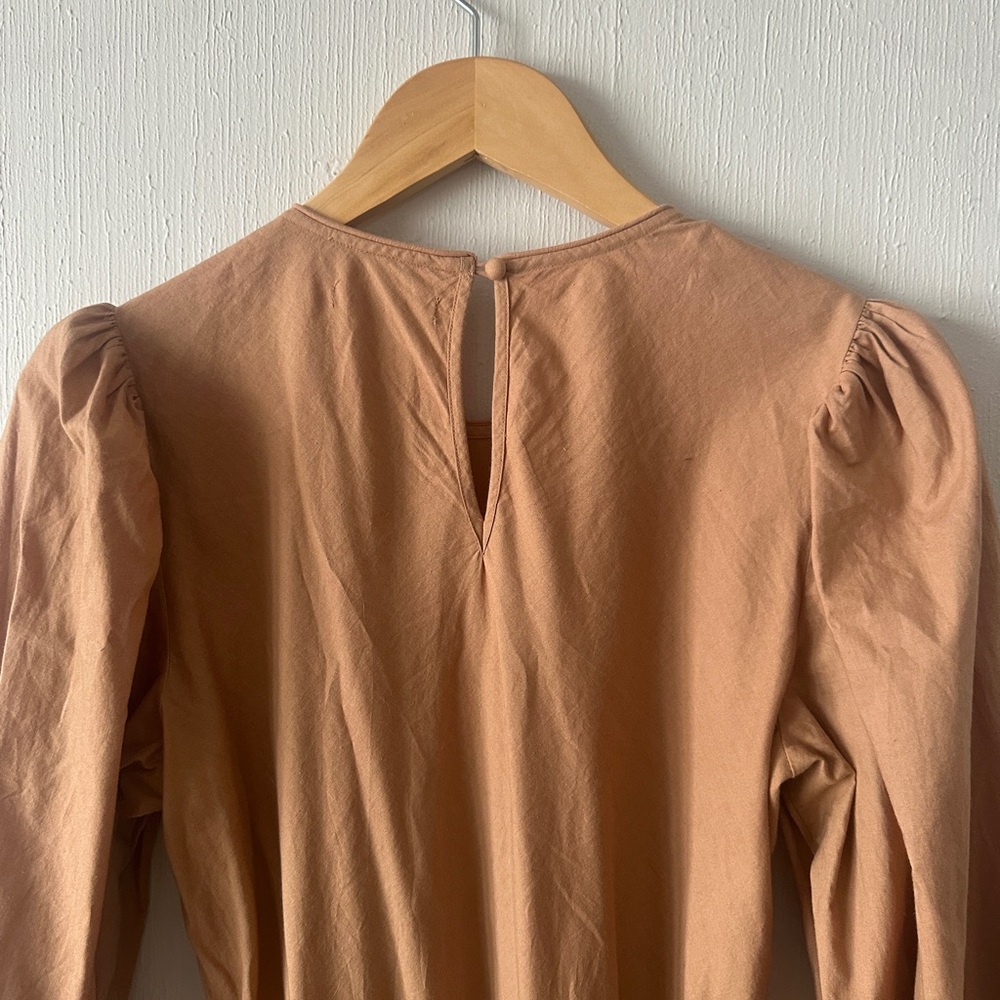 Doen dress with flutter cuffs and puff sleeves